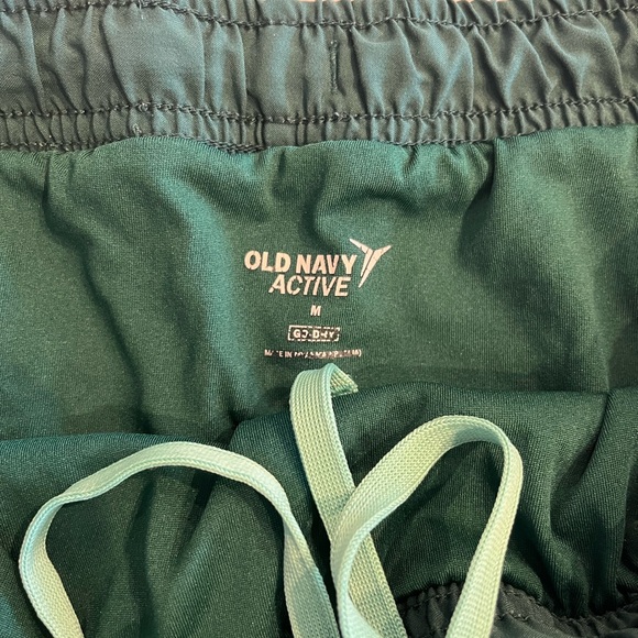 Women’s old navy activewear running shorts size medium - Picture 2 of 2